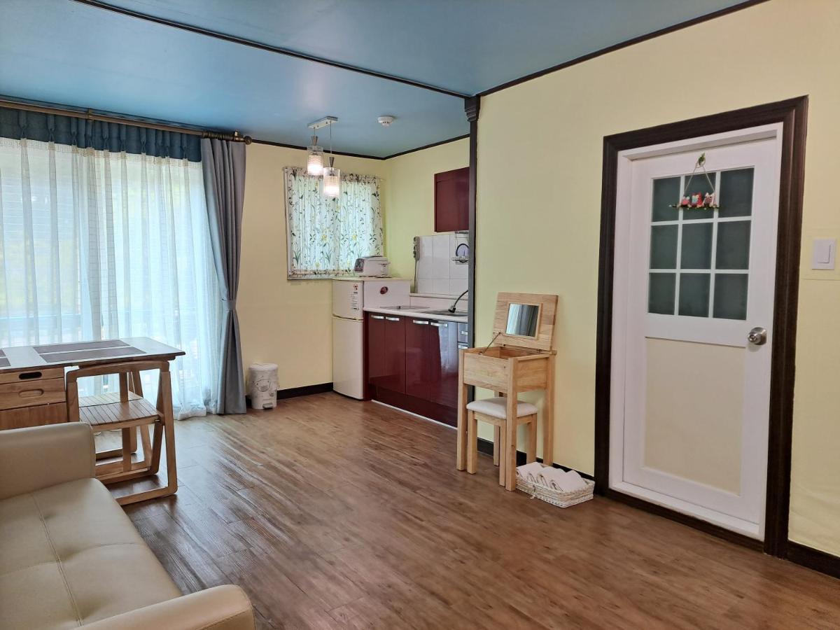 Charm Pension Капхён Экстерьер фото